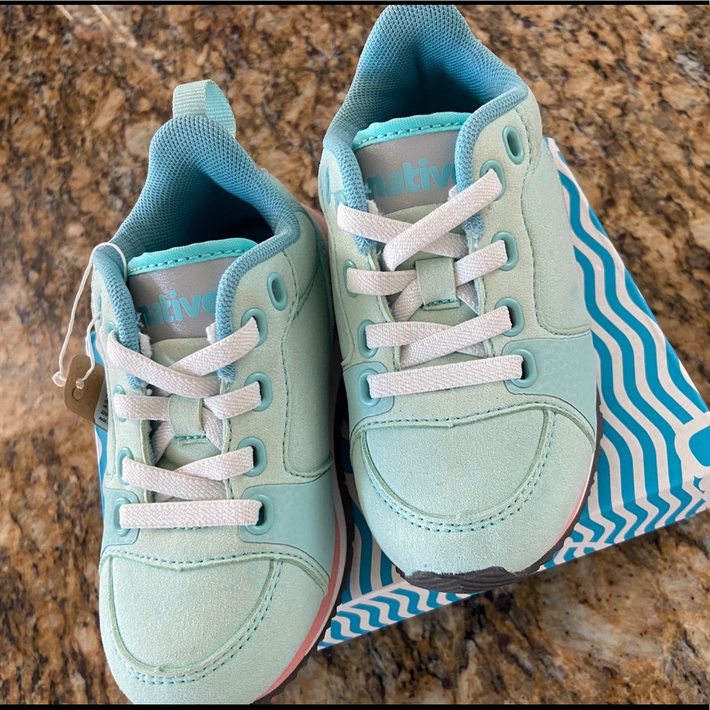[SOLD]Native Shoes - Picture 2 of 2
